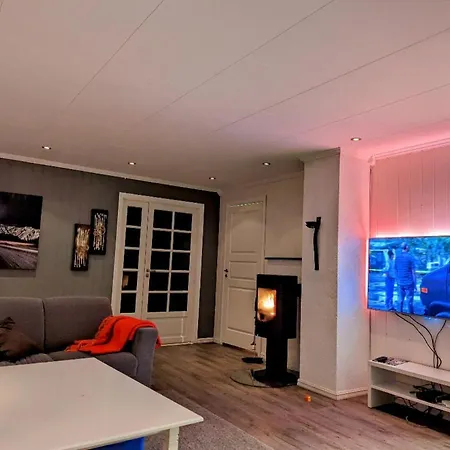 Lovely 4 Bedroom House With The View Of Aurora Tromso Exterior photo
