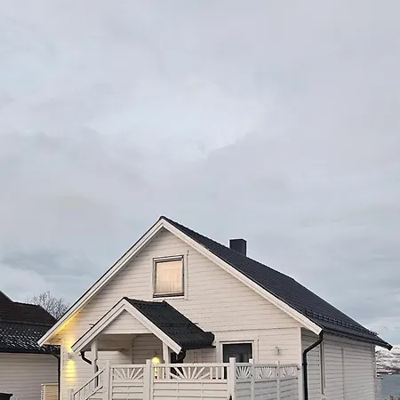 Lovely 4 Bedroom House With The View Of Aurora Tromso Exterior photo