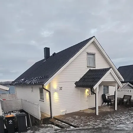 Lovely 4 Bedroom House With The View Of Aurora Tromso Exterior photo