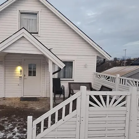 Lovely 4 Bedroom House With The View Of Aurora Tromso Exterior photo